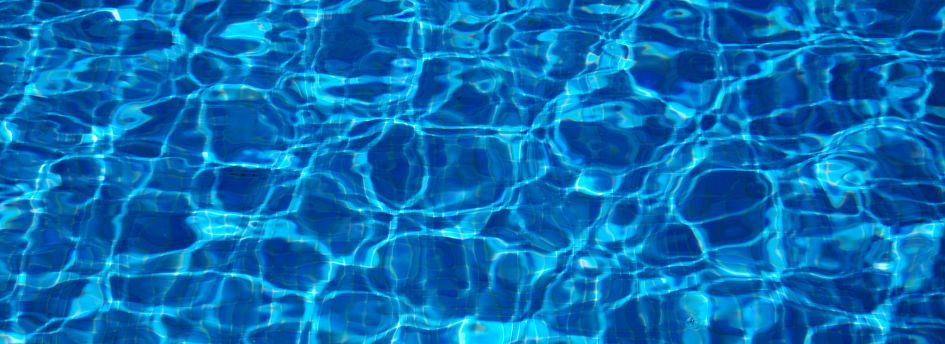 El agua oxigenada para piscinas: Uso y regulación